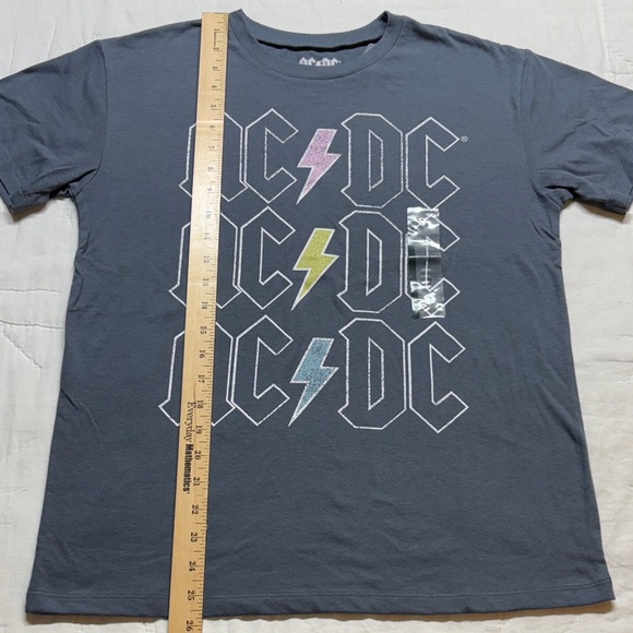 Grayson Threads Women's AC/DC Graphic T-Shirt Gray Repeating Logo NWT - Picture 5 of 7
